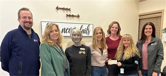 6 women and 1 man in a office (jpg)